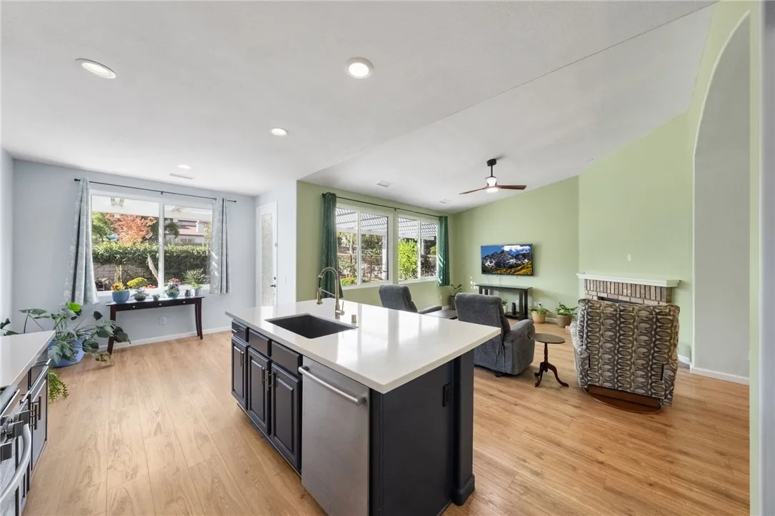 37763 Amber Lane, Murrieta, California 92562 home-pic-2
