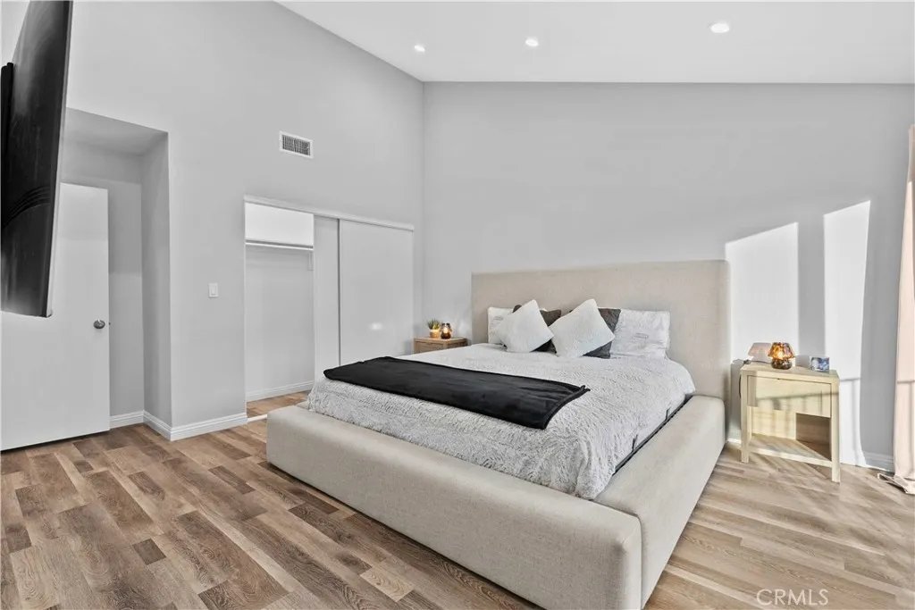 1881 Alpha Road 8, Glendale, California 91208 home-pic-28