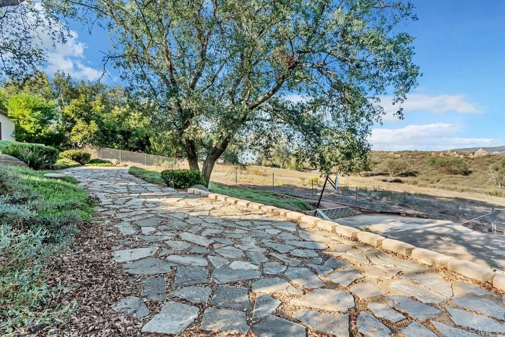 2302 Shaylene Way, Alpine, California 91901 home-pic-36