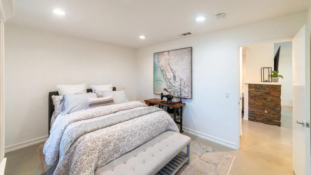 37676 Driscoll Street, Palm Desert, California 92211 home-pic-19