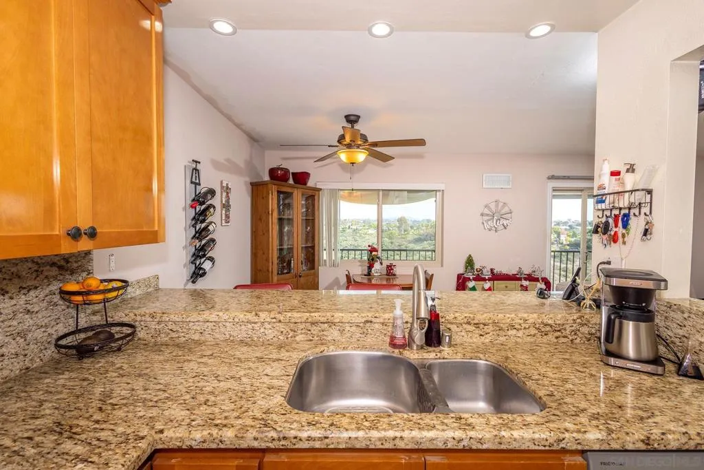 3085 Cowley Way 33, San Diego, California 92117 home-pic-16