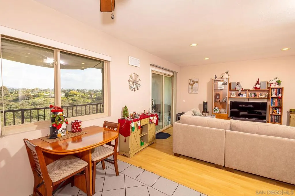 3085 Cowley Way 33, San Diego, California 92117 home-pic-8