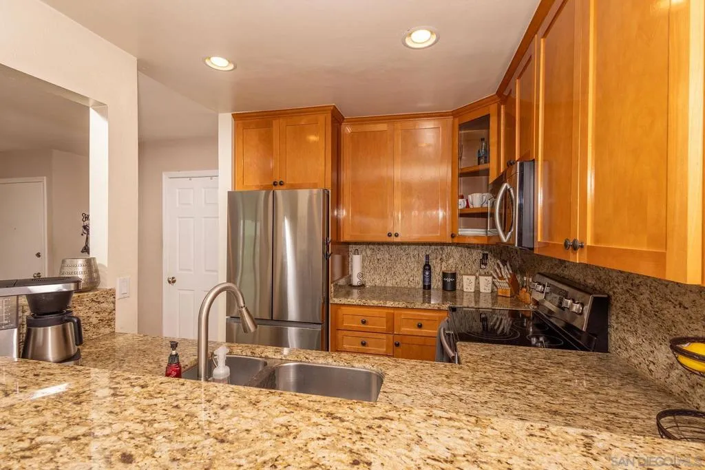 3085 Cowley Way 33, San Diego, California 92117 home-pic-15
