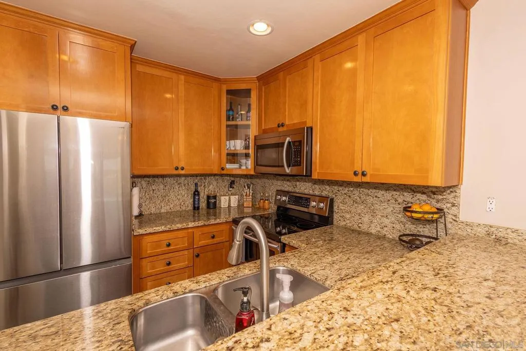 3085 Cowley Way 33, San Diego, California 92117 home-pic-13