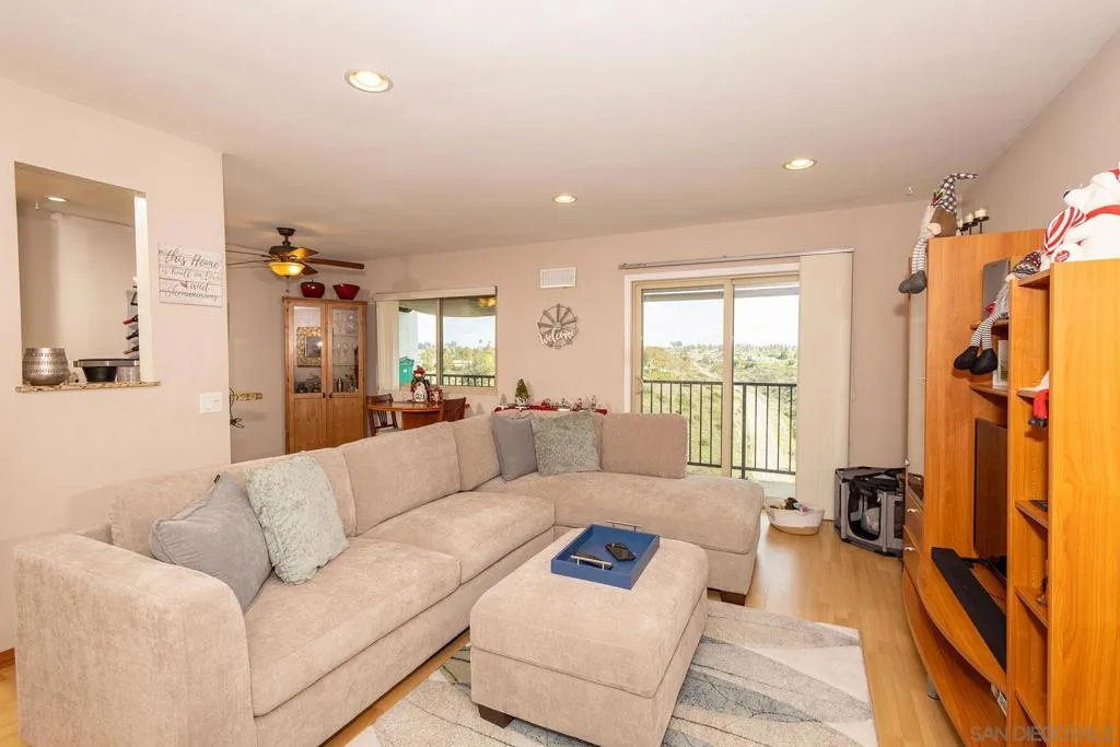 3085 Cowley Way 33, San Diego, California 92117 home-pic-7