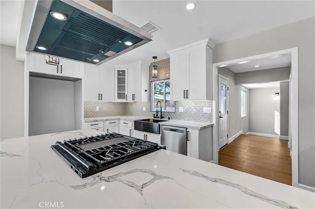 1913 N Castlegate, Compton, California 90221 home-pic-7