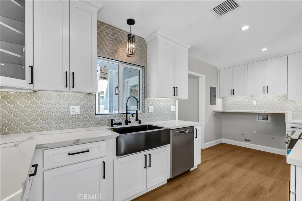 1913 N Castlegate, Compton, California 90221 home-pic-8