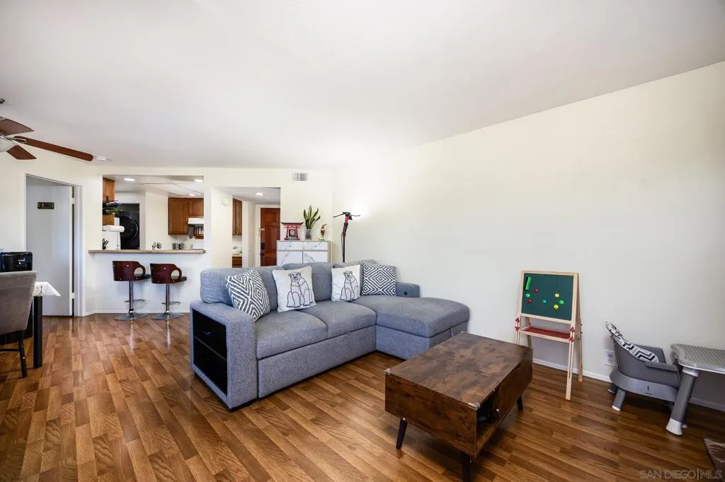 2916 Elm Tree Ct, Spring Valley, California 91978 home-pic-6