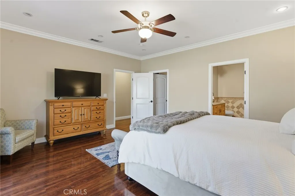 22711 Collins Street, Woodland Hills, California 91367 home-pic-17