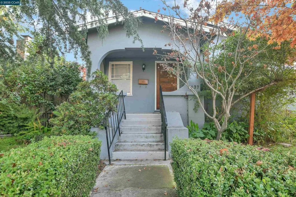 2437 Alhambra Ave, Martinez, California 94553 home-pic-0