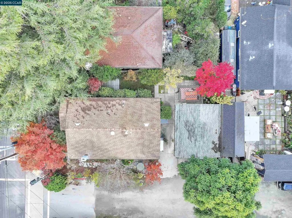 2437 Alhambra Ave, Martinez, California 94553 home-pic-1