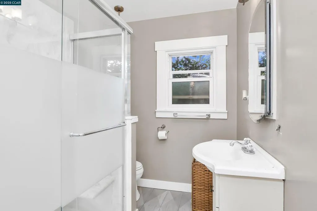 2437 Alhambra Ave, Martinez, California 94553 home-pic-6