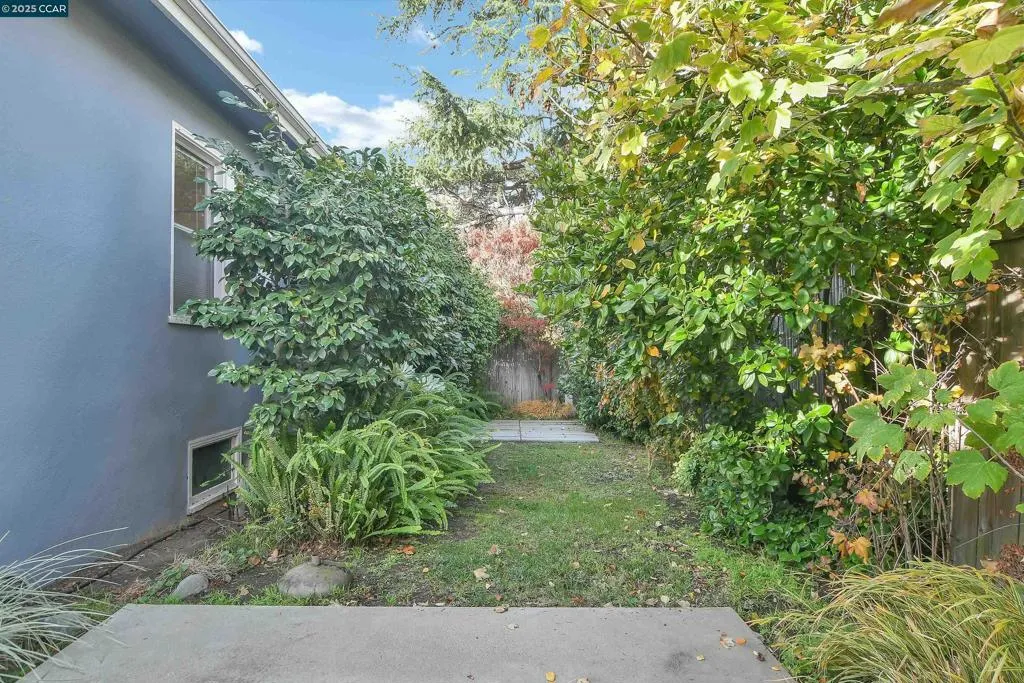 2437 Alhambra Ave, Martinez, California 94553 home-pic-4