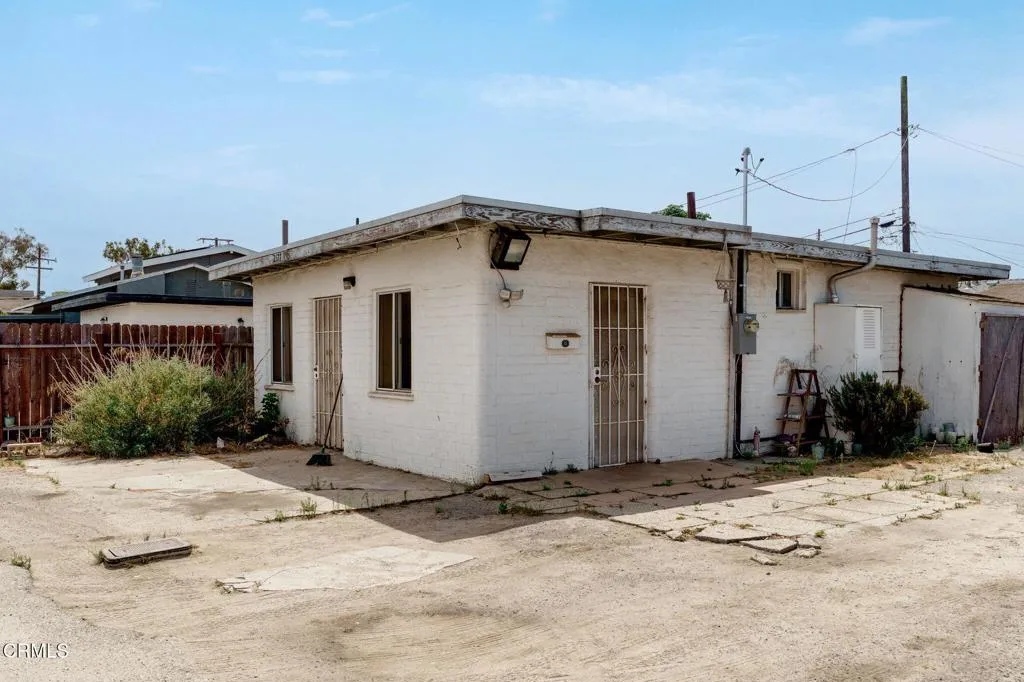 2577 Alvarado Street, Oxnard, California 93036 home-pic-0