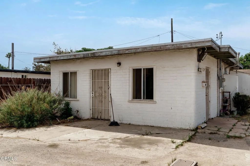 2577 Alvarado Street, Oxnard, California 93036 home-pic-2
