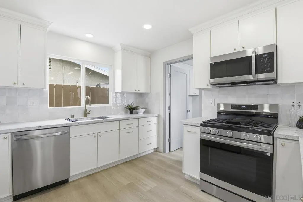 8702 Glenhaven St, San Diego, California 92123 home-pic-7