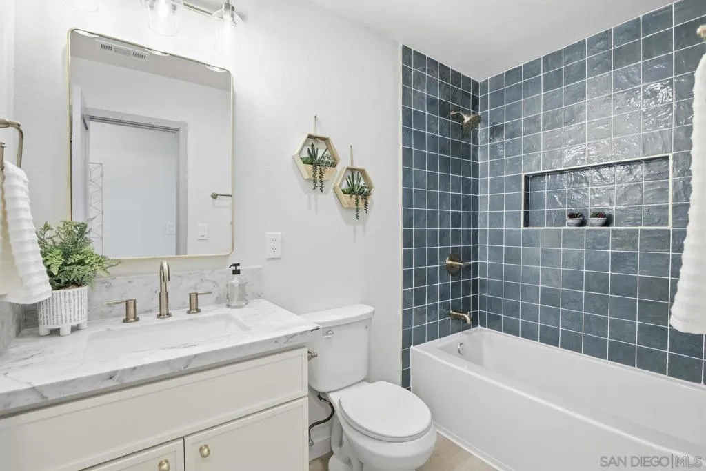 8702 Glenhaven St, San Diego, California 92123 home-pic-14