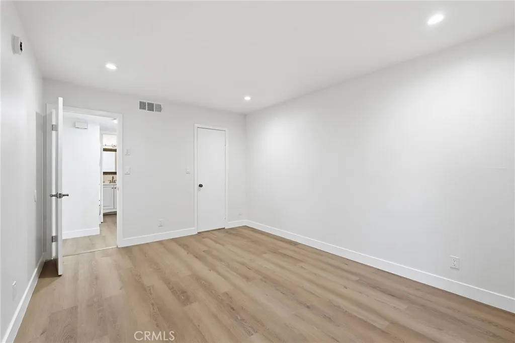 15511 Sherman Way 19, Van Nuys, California 91406 home-pic-16