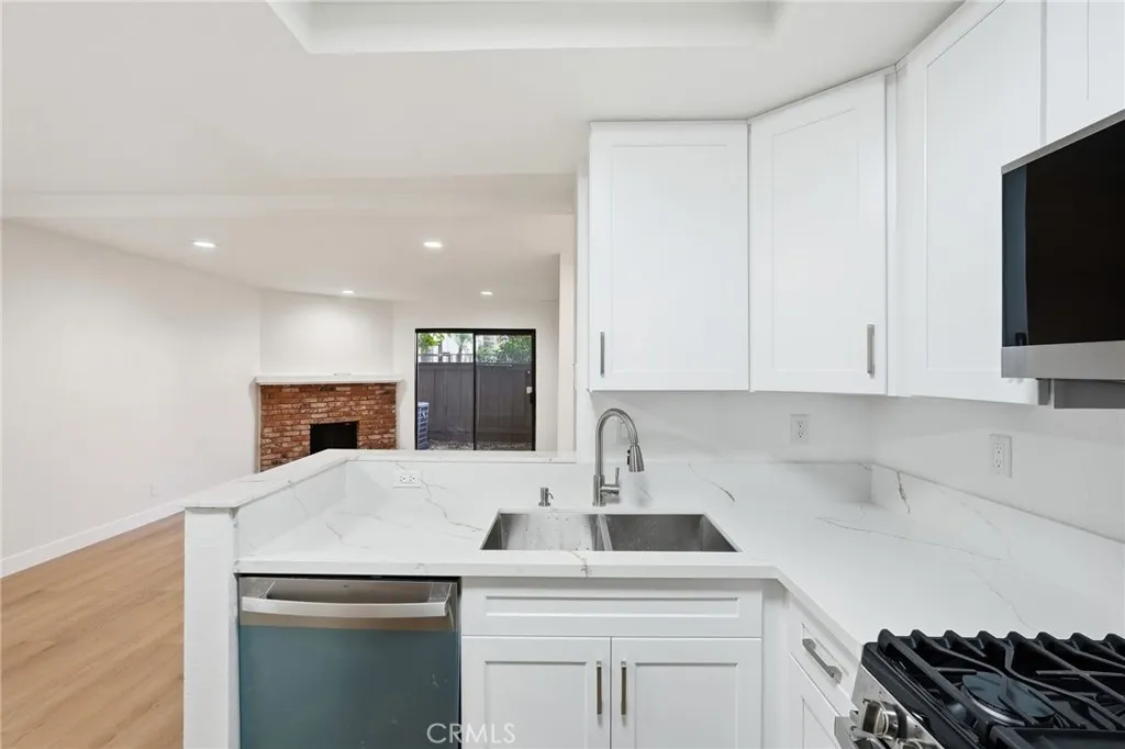 15511 Sherman Way 19, Van Nuys, California 91406 home-pic-12