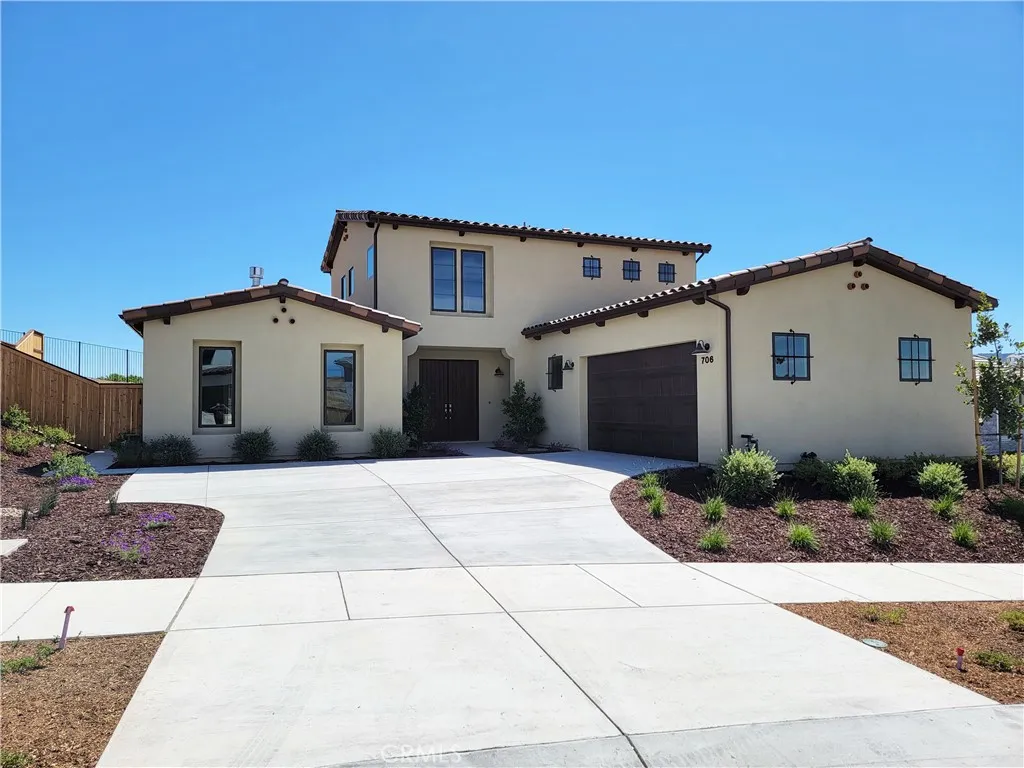 706 Manor Lane, Paso Robles, California 93446 home-pic-1