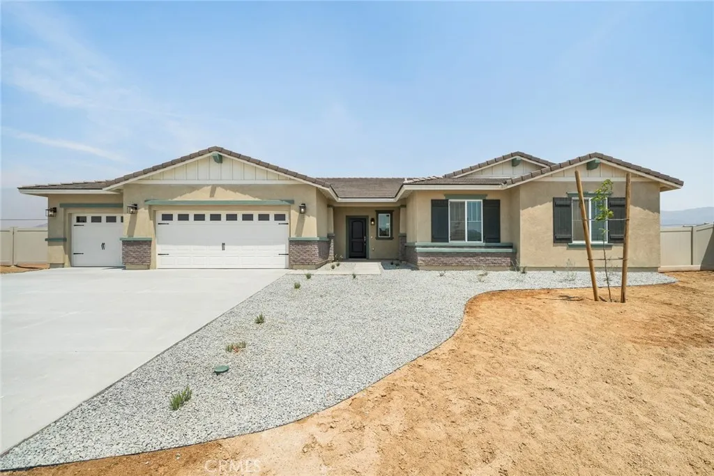 14791 Indigo, Apple Valley, California 92307 home-pic-1