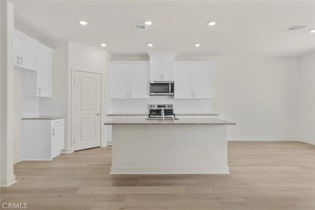 14791 Indigo, Apple Valley, California 92307 home-pic-3