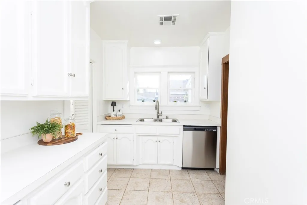 152 N Princeton Avenue, Fullerton, California 92831 home-pic-30