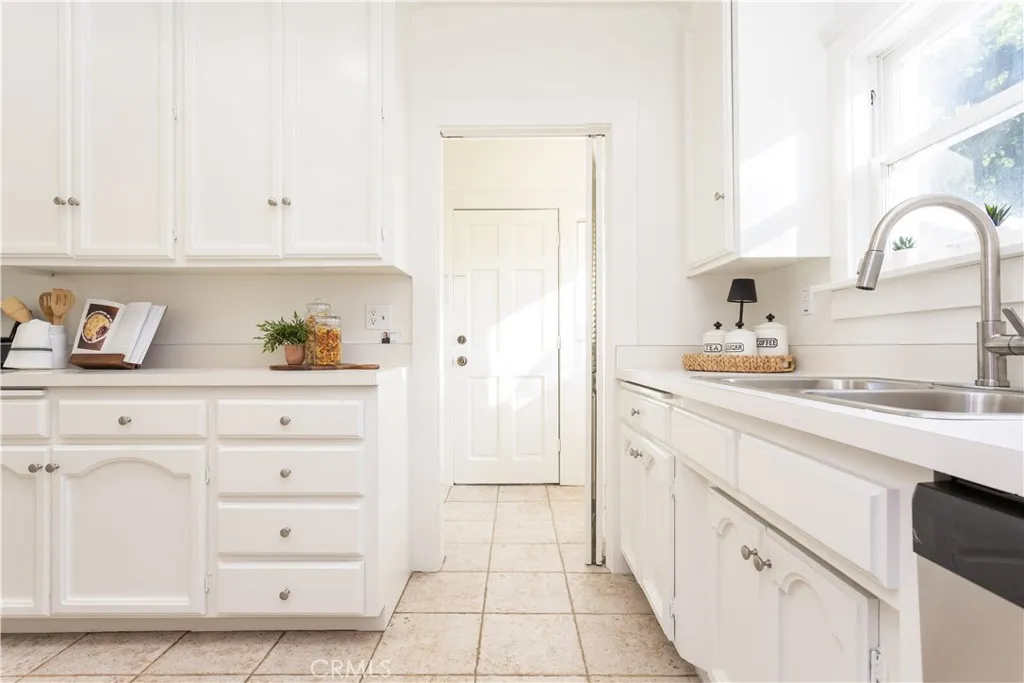 152 N Princeton Avenue, Fullerton, California 92831 home-pic-28