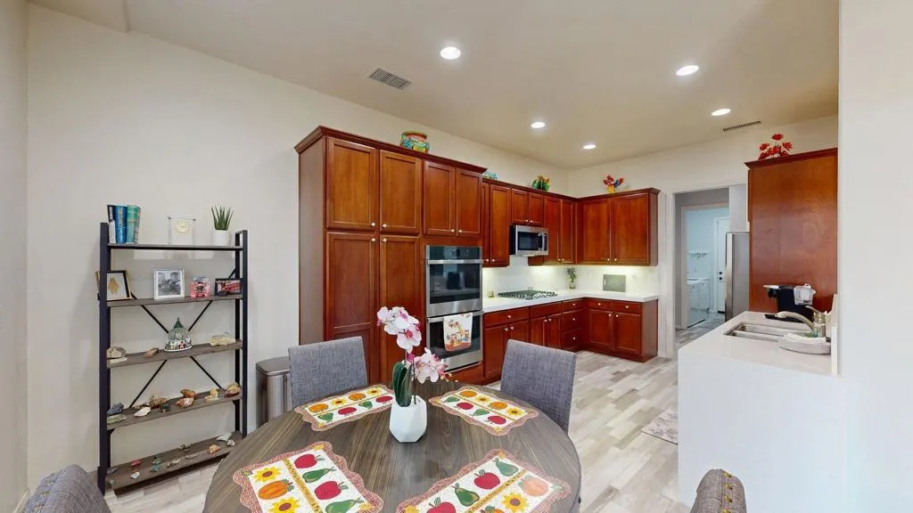 117 Francesca Court, Palm Desert, California 92211 home-pic-9