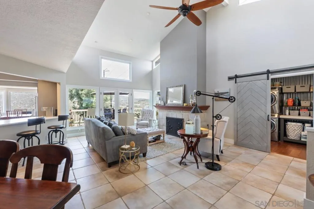 17924 Saint Andrews Dr, Poway, California 92064 home-pic-1