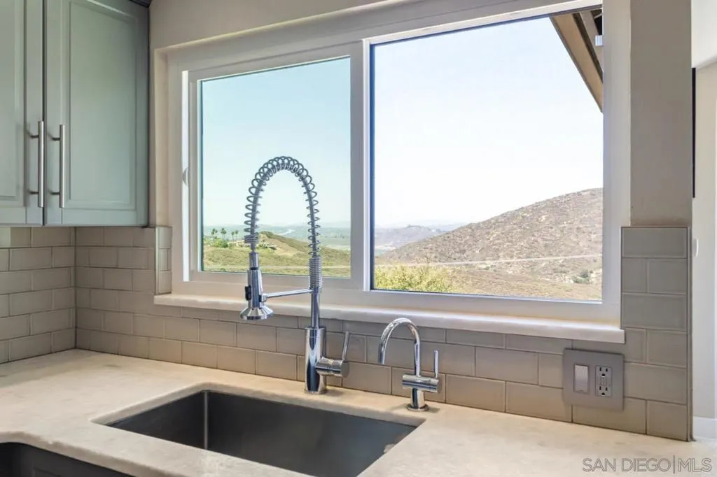 17924 Saint Andrews Dr, Poway, California 92064 home-pic-8