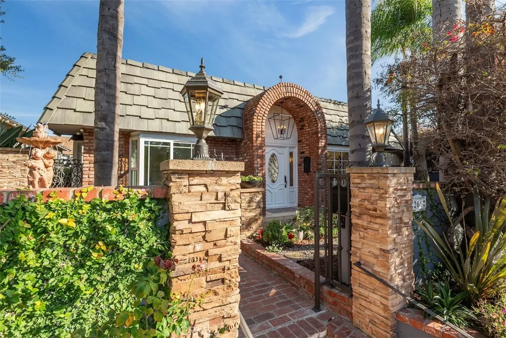 266 Park Avenue, Long Beach, California 90803 home-pic-1