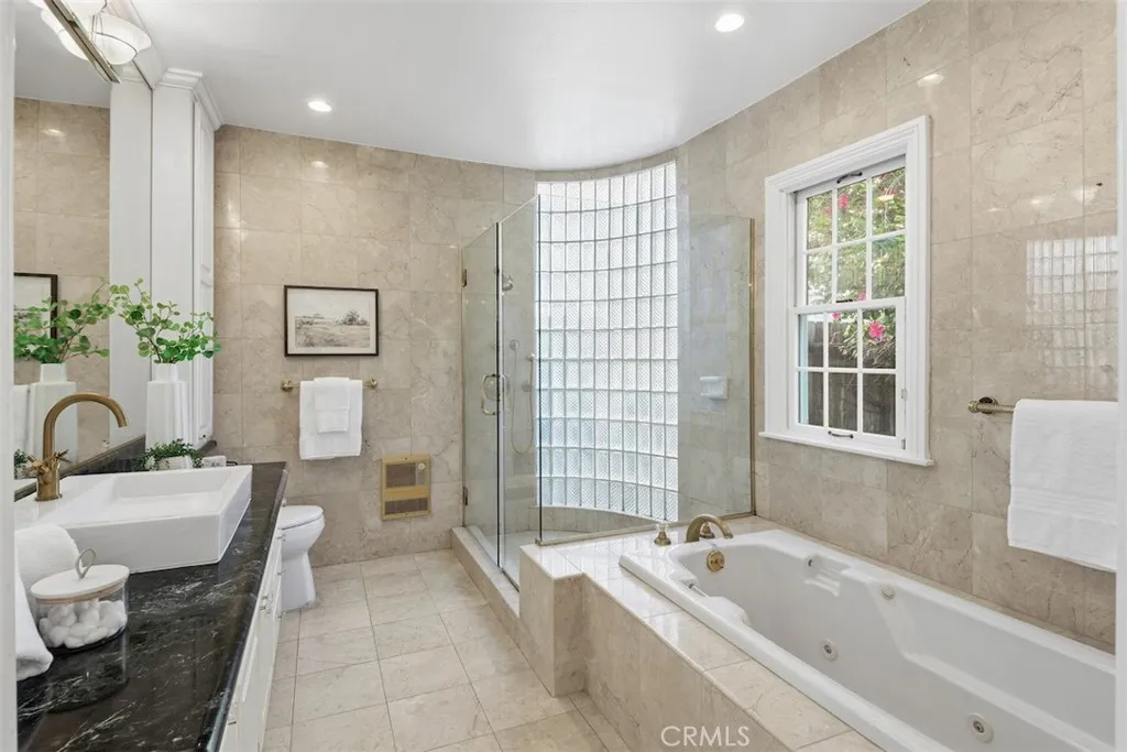 266 Park Avenue, Long Beach, California 90803 home-pic-19