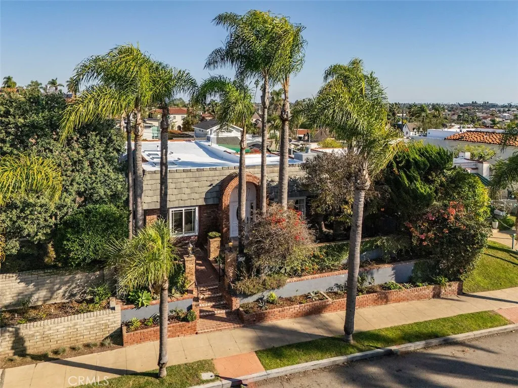 266 Park Avenue, Long Beach, California 90803 home-pic-37