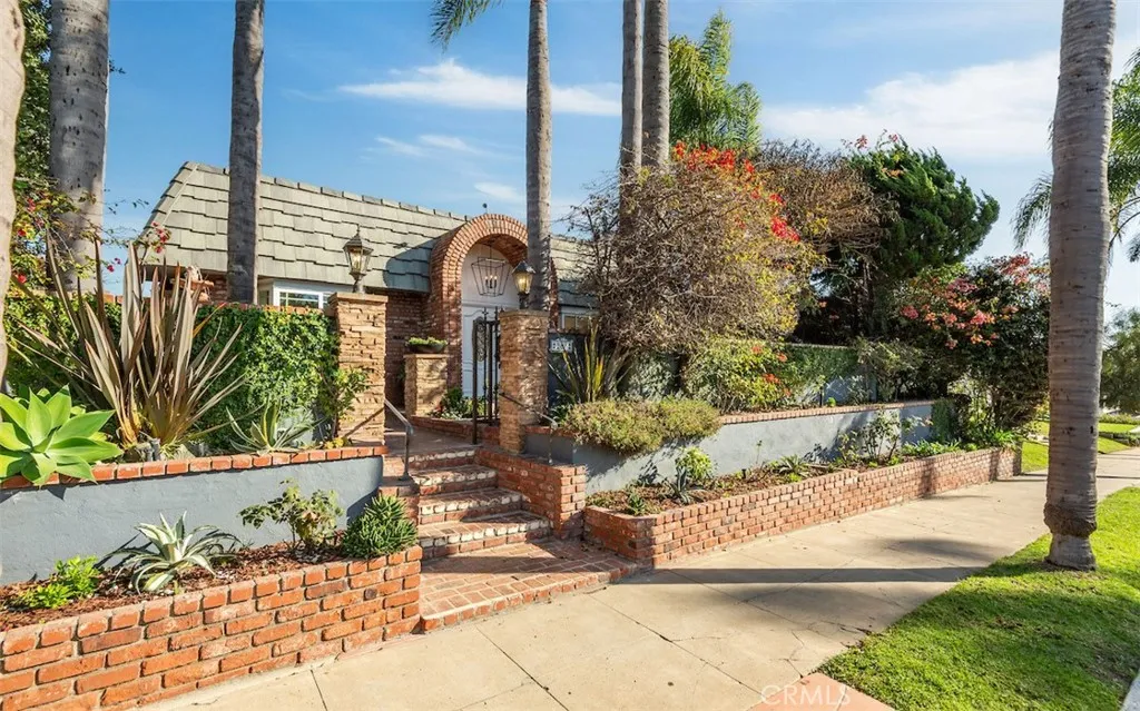 266 Park Avenue, Long Beach, California 90803 home-pic-35