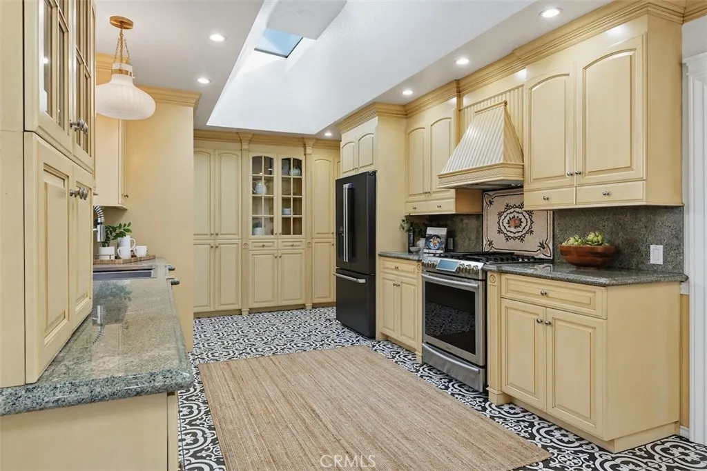 266 Park Avenue, Long Beach, California 90803 home-pic-11