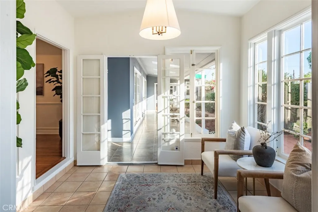 266 Park Avenue, Long Beach, California 90803 home-pic-26