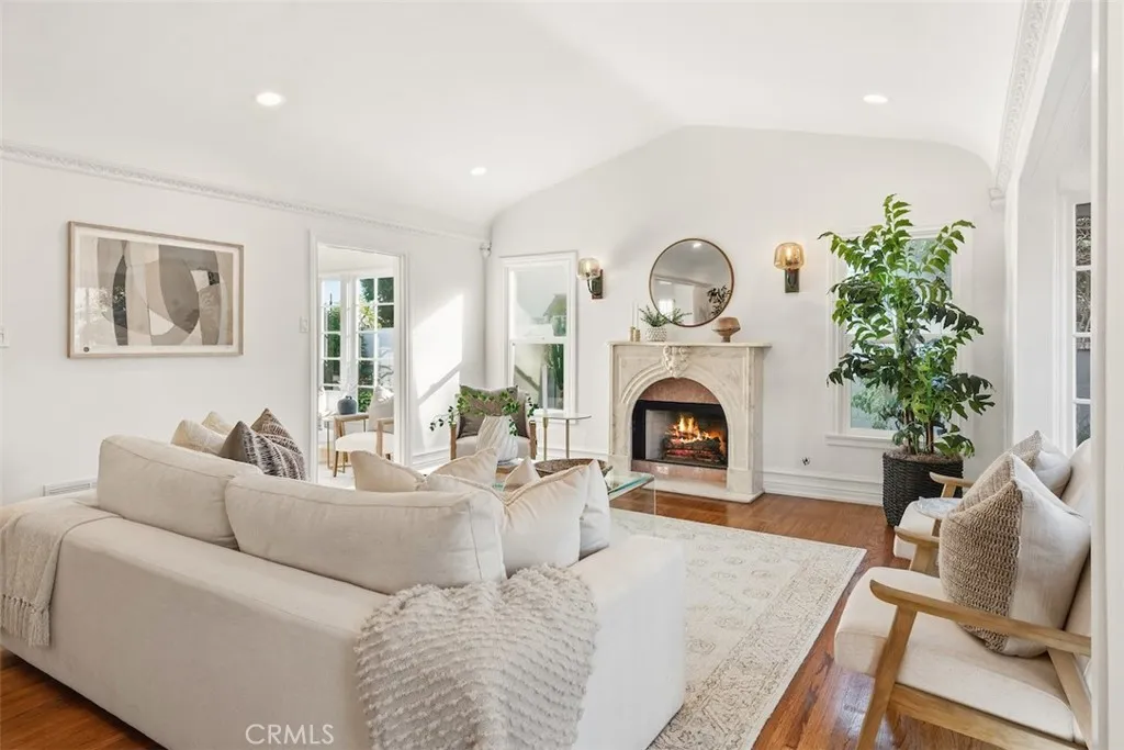 266 Park Avenue, Long Beach, California 90803 home-pic-3