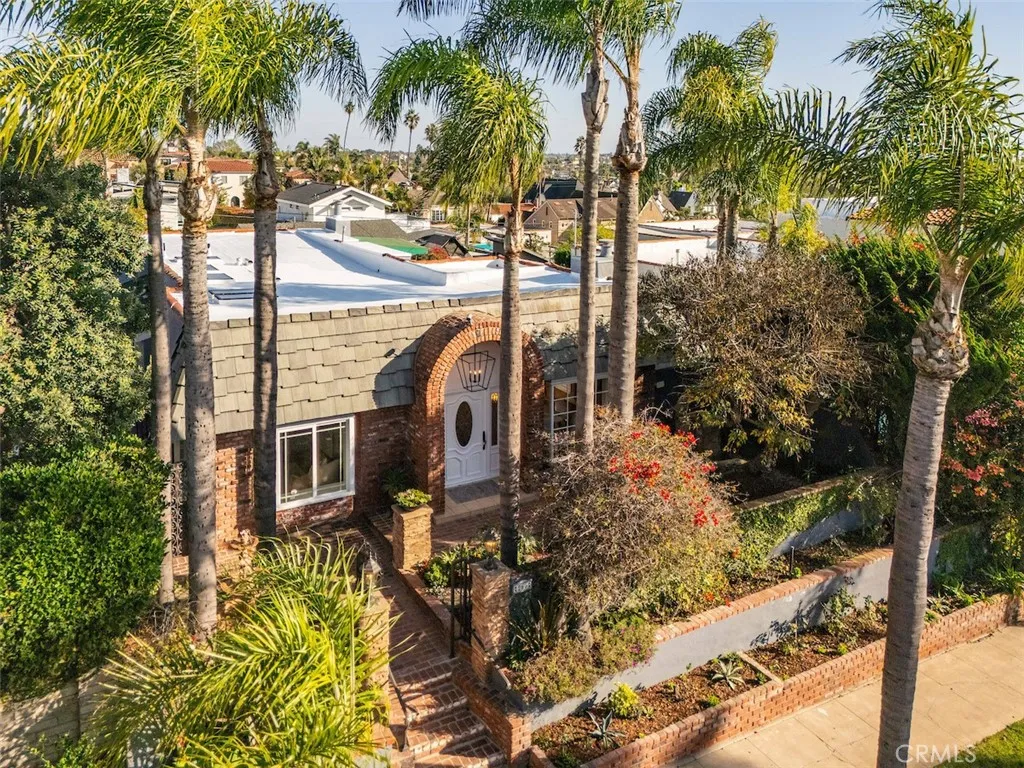 266 Park Avenue, Long Beach, California 90803 home-pic-36