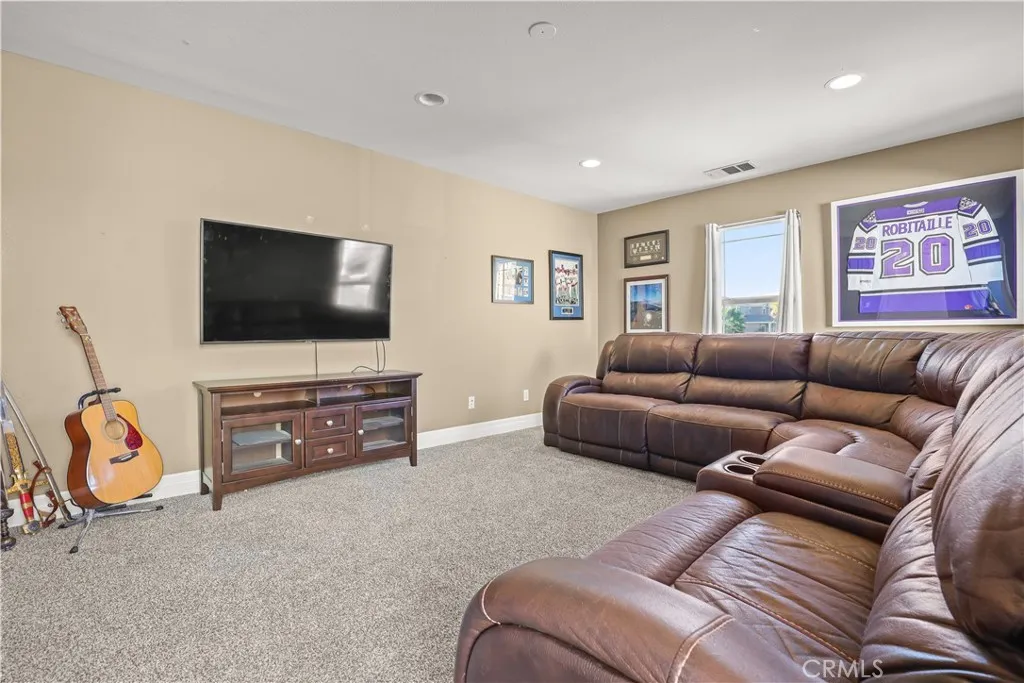 29724 Castlebury, Castaic, California 91384 home-pic-17