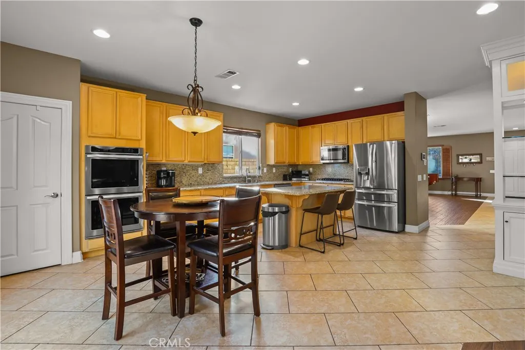 29724 Castlebury, Castaic, California 91384 home-pic-9