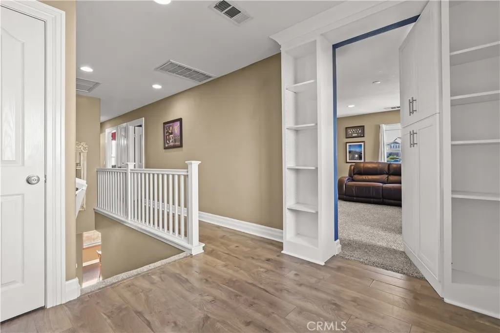 29724 Castlebury, Castaic, California 91384 home-pic-16