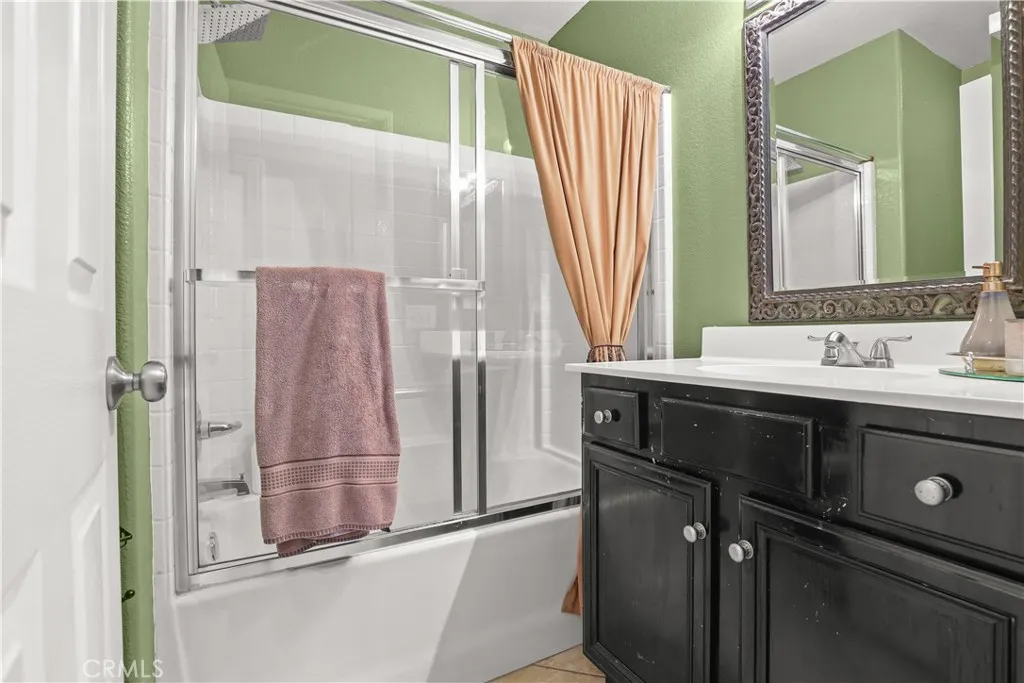 29724 Castlebury, Castaic, California 91384 home-pic-46