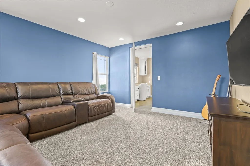 29724 Castlebury, Castaic, California 91384 home-pic-18
