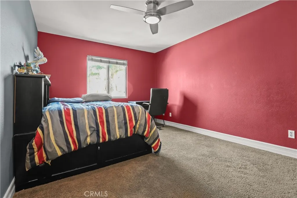 29724 Castlebury, Castaic, California 91384 home-pic-32