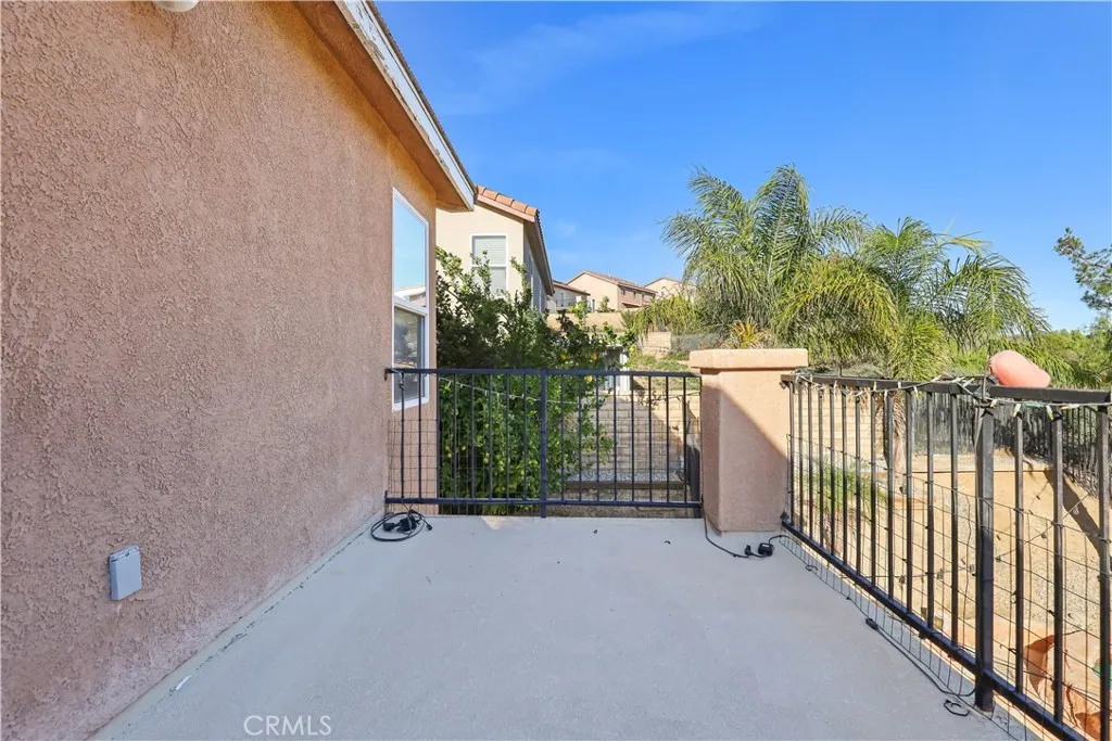 29724 Castlebury, Castaic, California 91384 home-pic-23