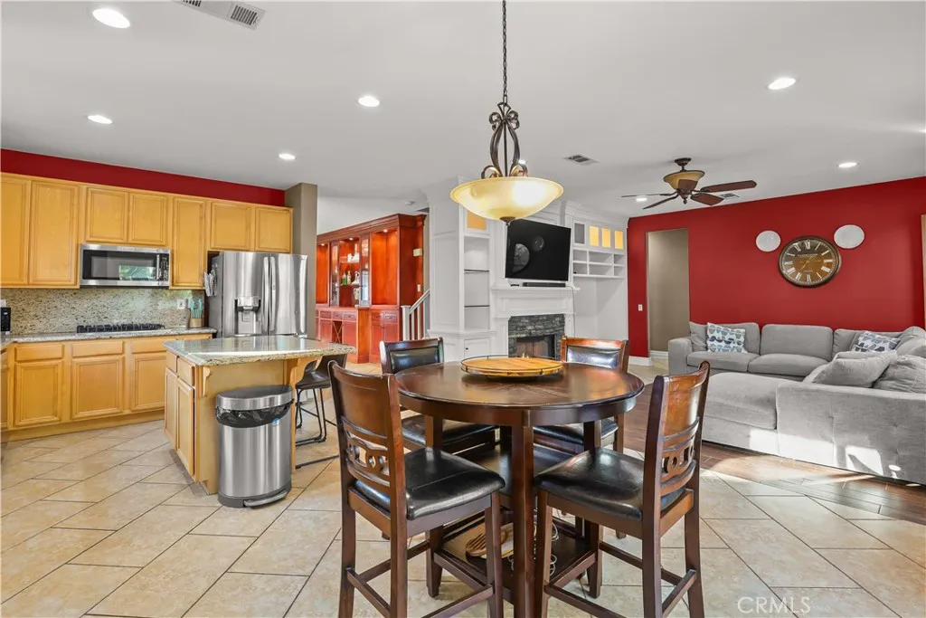 29724 Castlebury, Castaic, California 91384 home-pic-10