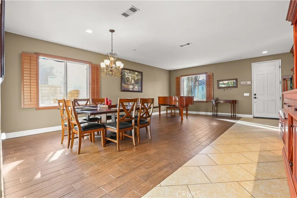 29724 Castlebury, Castaic, California 91384 home-pic-5