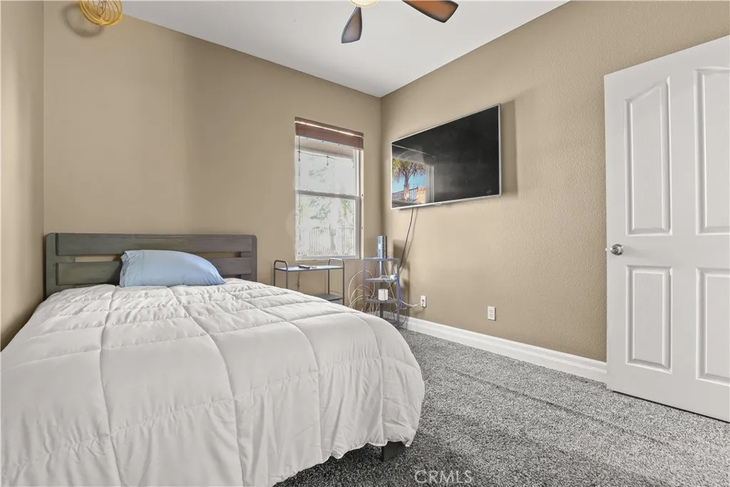 29724 Castlebury, Castaic, California 91384 home-pic-44