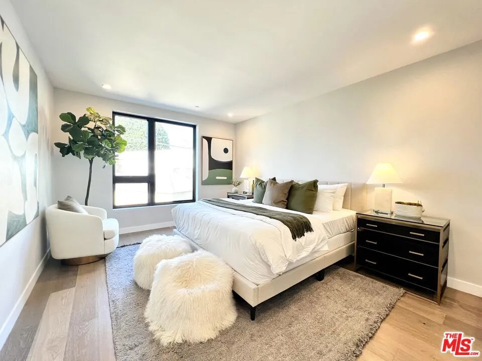 1017 N Croft Avenue 302, Los Angeles, California 90069 home-pic-18